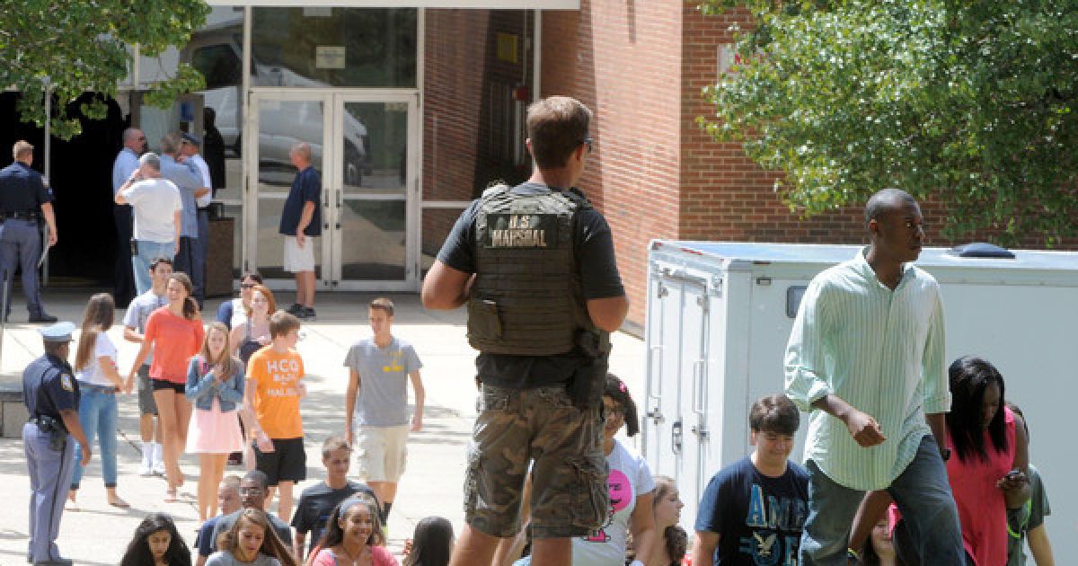 Підліток відкрив стрілянину в шкільній їдальні