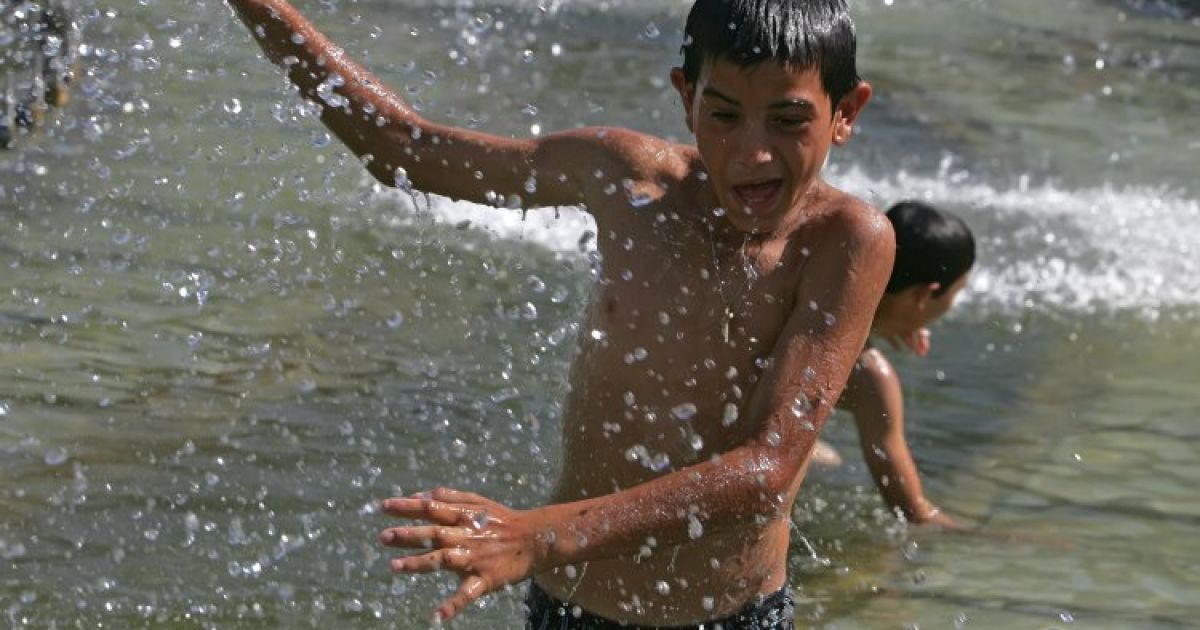 В Україні знов буде спекотно та дощитиме