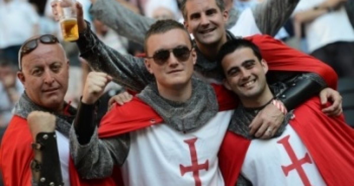 Англійці п'ють у Донецьку пиво за перемогу Англії