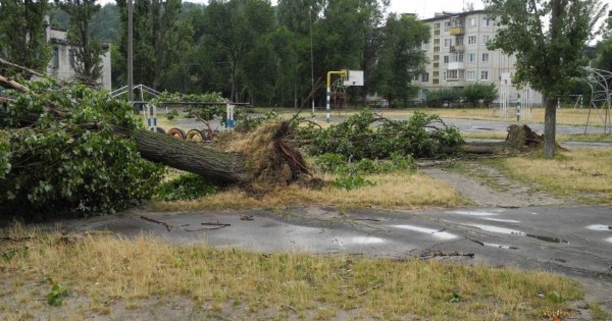 Канів приходить до тями після урагану / © velokaniv.com