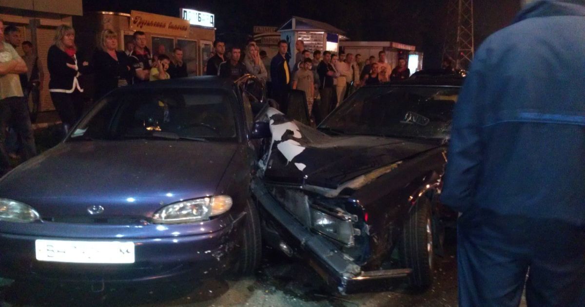 "Стрірейсери" розтрощили чотири автівки / © ex-clusive.com.ua