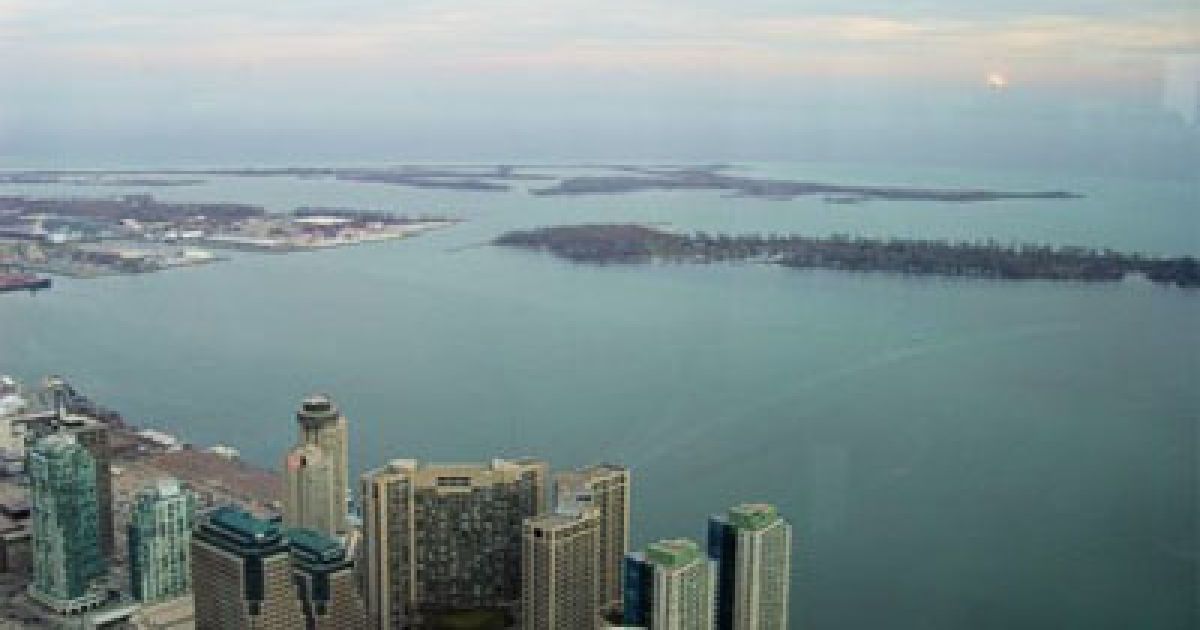 Дівчинка перепливла озеро Онтаріо довжиною в 52 кілометри