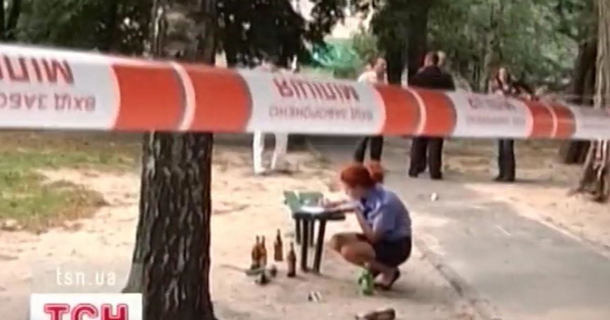Дружина офіцера намагалася втекти від кілера - свідчить кривавий слід