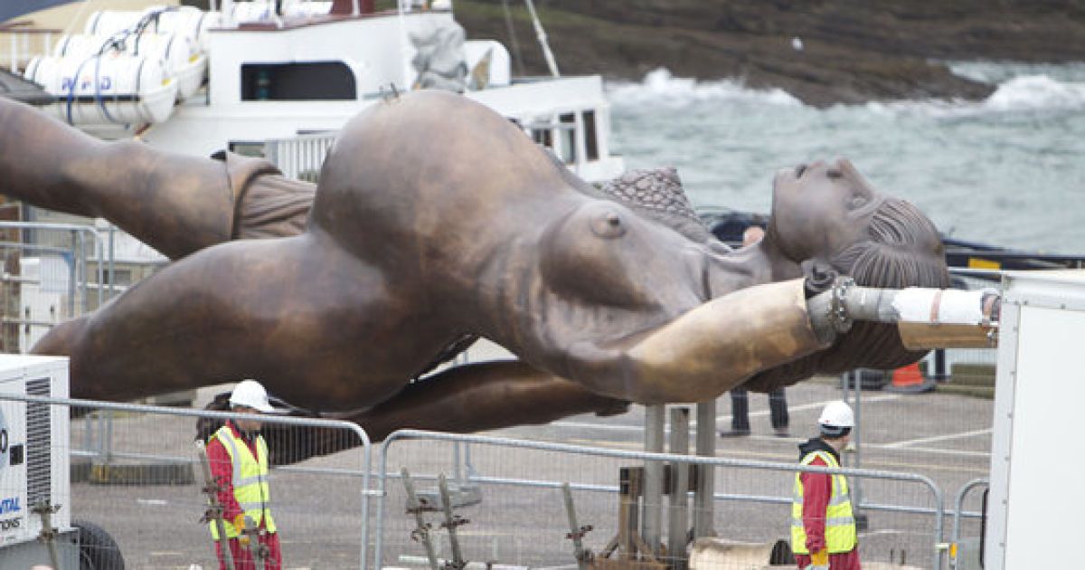 Бассейндегі ең әдемі порно жұлдыз