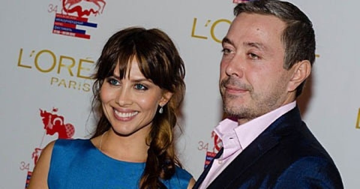 Зірки хизувались вишуканим вбранням на закритті ММКФ-2012