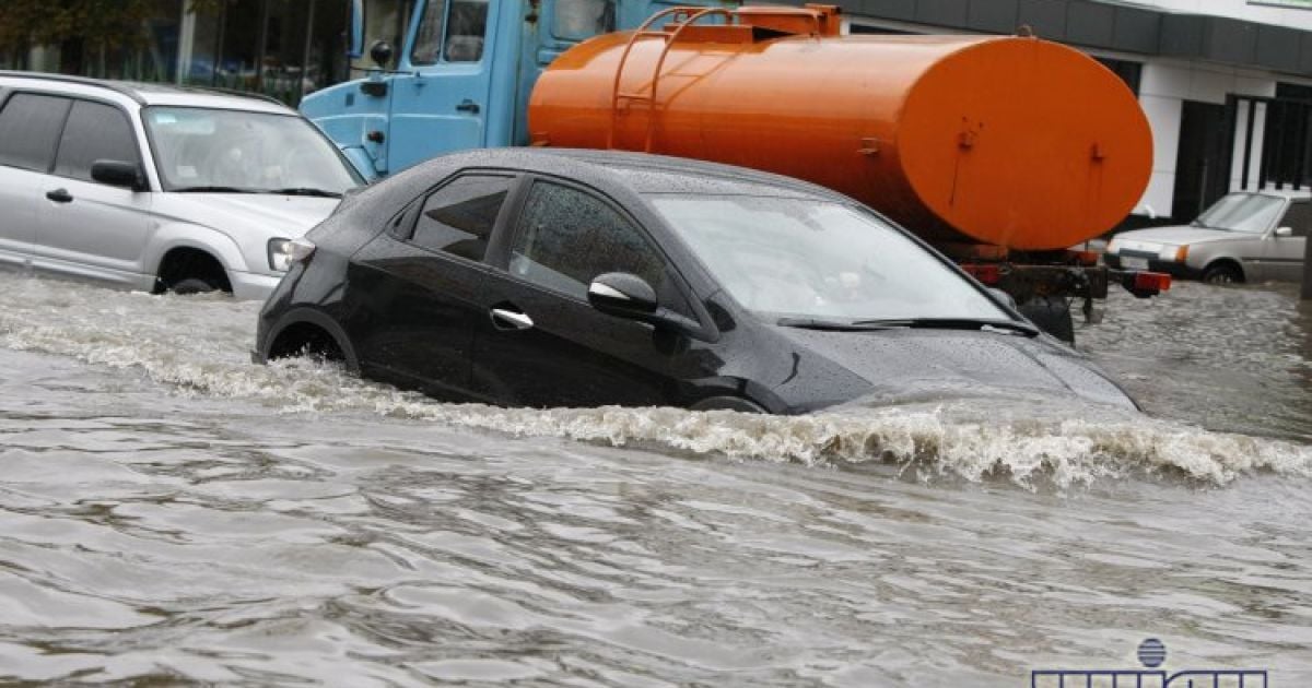 На Куренівці досі з-під землі тече річка Сирець