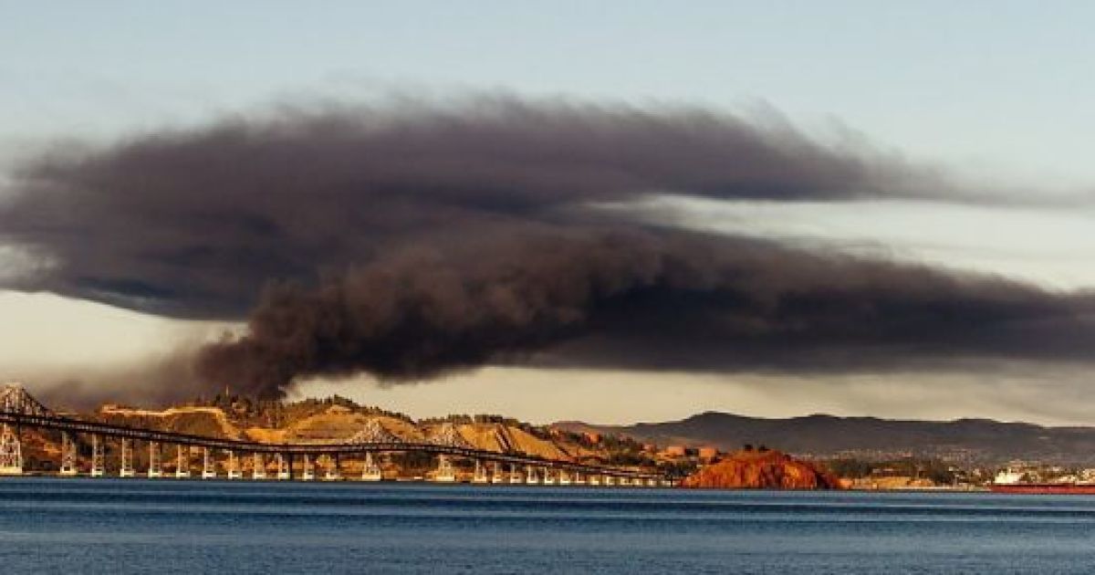 Велика пожежа охопила нафтопереробний завод Chevron / © San Francisco Chronicle