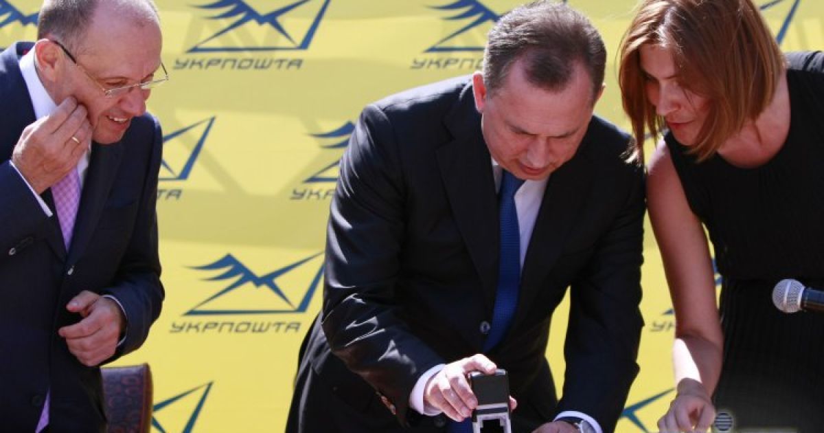 У Києві презентували найбільшу в Україні поштову марку / © УНІАН