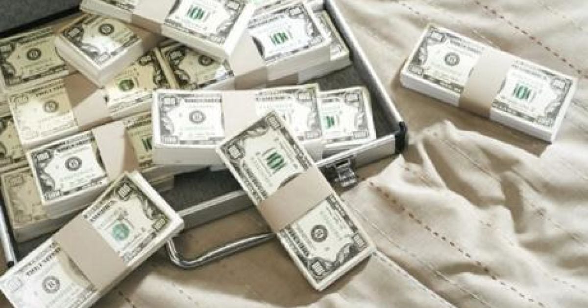 На гривню тисне багато факторів