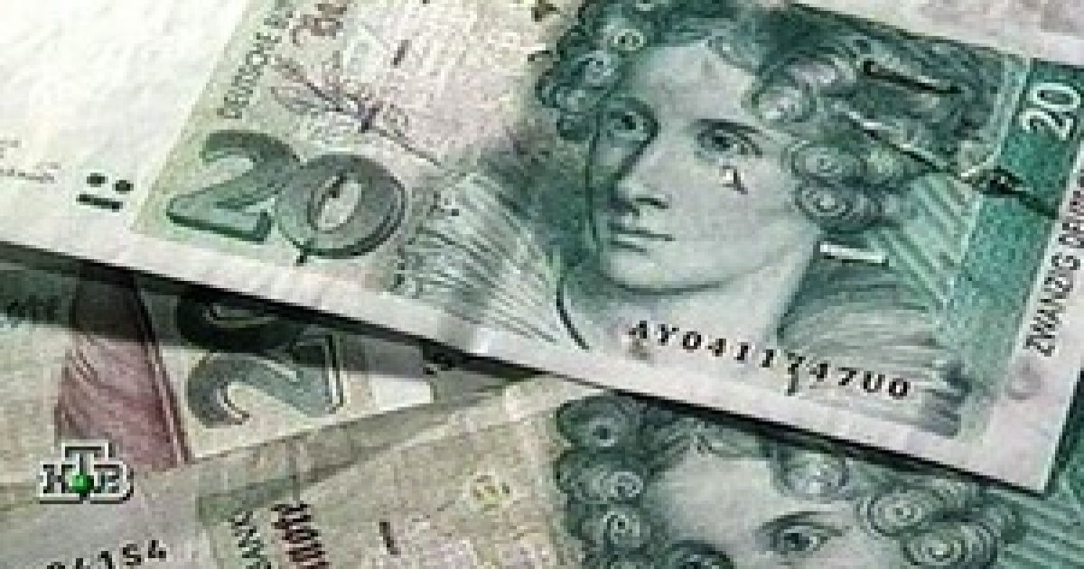 Під час ремонту чоловік виявив 304 000 німецьких марок готівкою, які були заховані в кахельній печі.