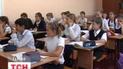 Ученики одной из лучших общеобразовательных школ Украины не могут работать из-за вони