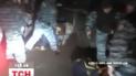 В Интернете появилось видео, на котором "беркутовец" избивает лежащего болельщика