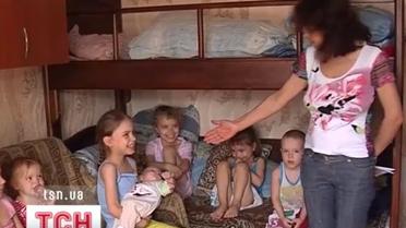 В Николаеве одиннадцать детей живут в одной комнате