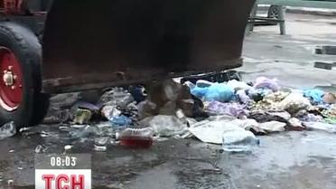 Правоохранители пустили "паленую" водку под трактор