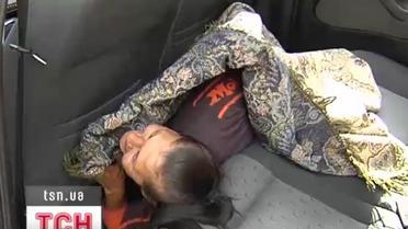 Під ковдрою та із сумками на голові українка намагалася нелегально потрапити за кордон