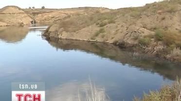 Целое озеро из нечистот образовалось на окраине села Максимовка на Луганщине