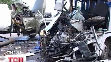 У Харкові маршрутний автобус не роз’їхався з вантажівкою