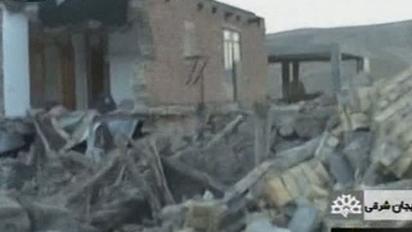 В Ірані розбирають завали після землетрусів