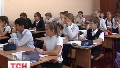 Учні однієї з найкращих загальноосвітніх шкіл України не можуть працювати через сморід