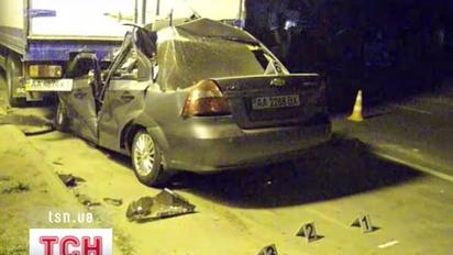 Жінка на легковику врізалася в припаркований ваговоз