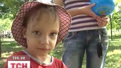 У Дніпропетровську мама з трирічним сином впали у відкритий люк