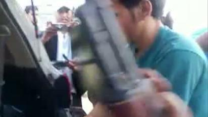 Невідоме відео з убитим Каддафі