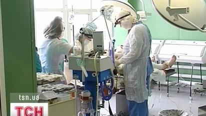 На Луганщині чоловік облив бензином 23-річну дівчину і підпалив