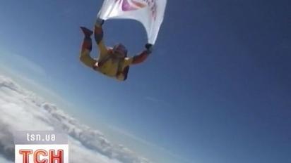Тисячний стрибок із парашутом