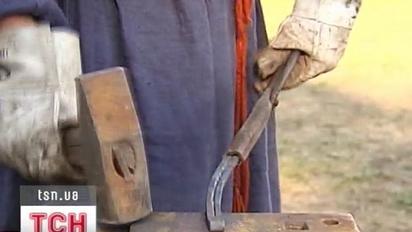 Українські ковалі заграють музику у французькому фільмі