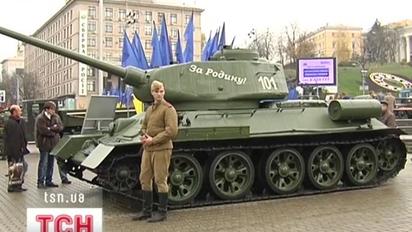 Зо два десятки військової техніки зараз стоїть на Майдані Незалежності