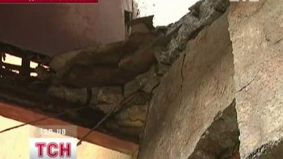 У Дніпропетровську чоловік звалився на землю разом з балконом