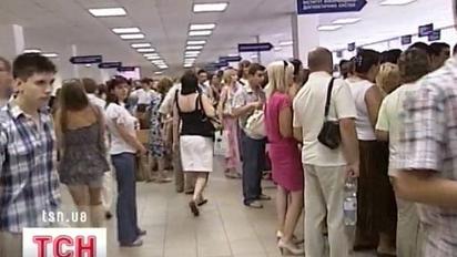 Все більше і більше скарг на процедуру оформлення закордонних