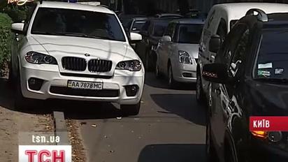 Рух однією із центральних вулиць столиці сьогодні був паралізований
