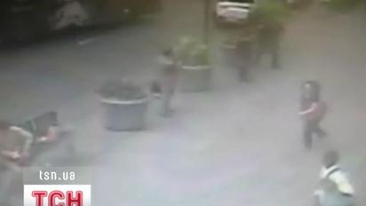 Відео загибелі нападника, який учора відкрив стрілянину у Нью-Йорку
