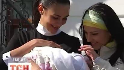 Міка Ньютон та Олексій Азаров похрестили дитину Тимофія Нагорного