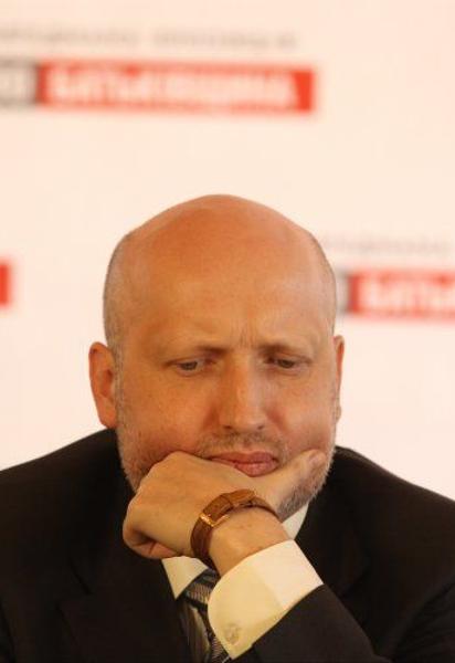 Турчинов: опозиціонери звіряють свої протоколи з тими, які вивішують на сайті ЦВК
