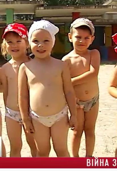Дітям доводиться сидіти вдома, бо у садочки тепер ходять дорослі