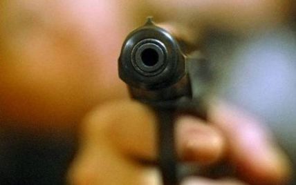 На Київщині ревнивий пенсіонер розстріляв молоду подругу, а потім застрелився