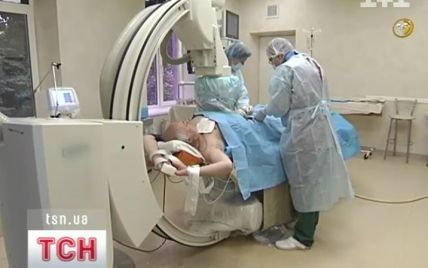 Унікальну операцію на серці через ногу провели київські хірурги