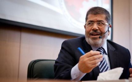 Президент Єгипту здався і скасував свої диктаторські права