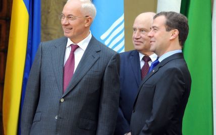 Медведєв привітав Азарова з прем'єрством