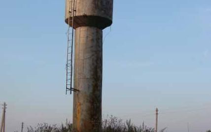 У Білорусі мисливці за металом вкрали водонапірну башту