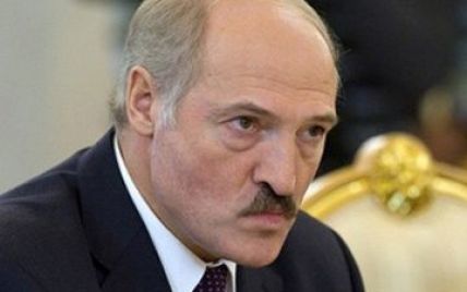 Лукашенко заявил, что "только идиот" не сделает выводов после событий в Украине