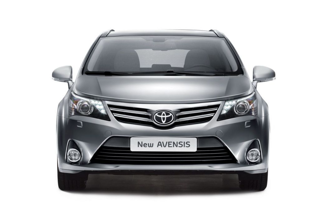 На дорогах: Toyota Avensis сбила летнюю девочку