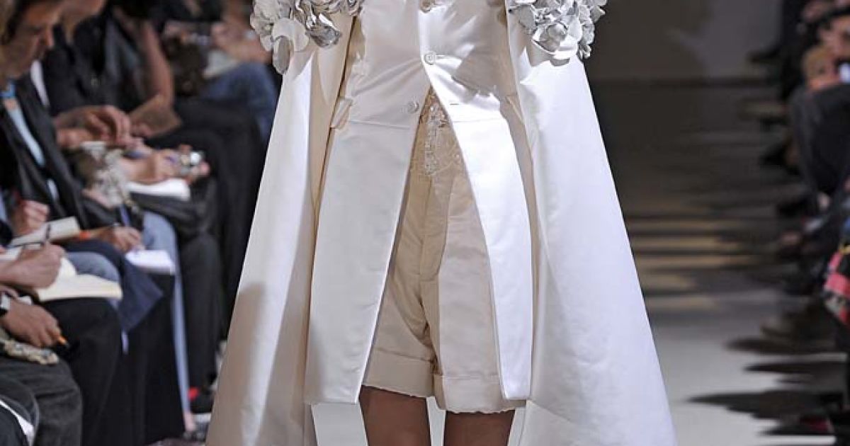 Comme des Garcons прет-а-порте весна-лето 2012 / © EastNews