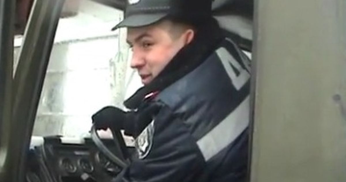 Гаишники Николаева пытались угнать строительный кран