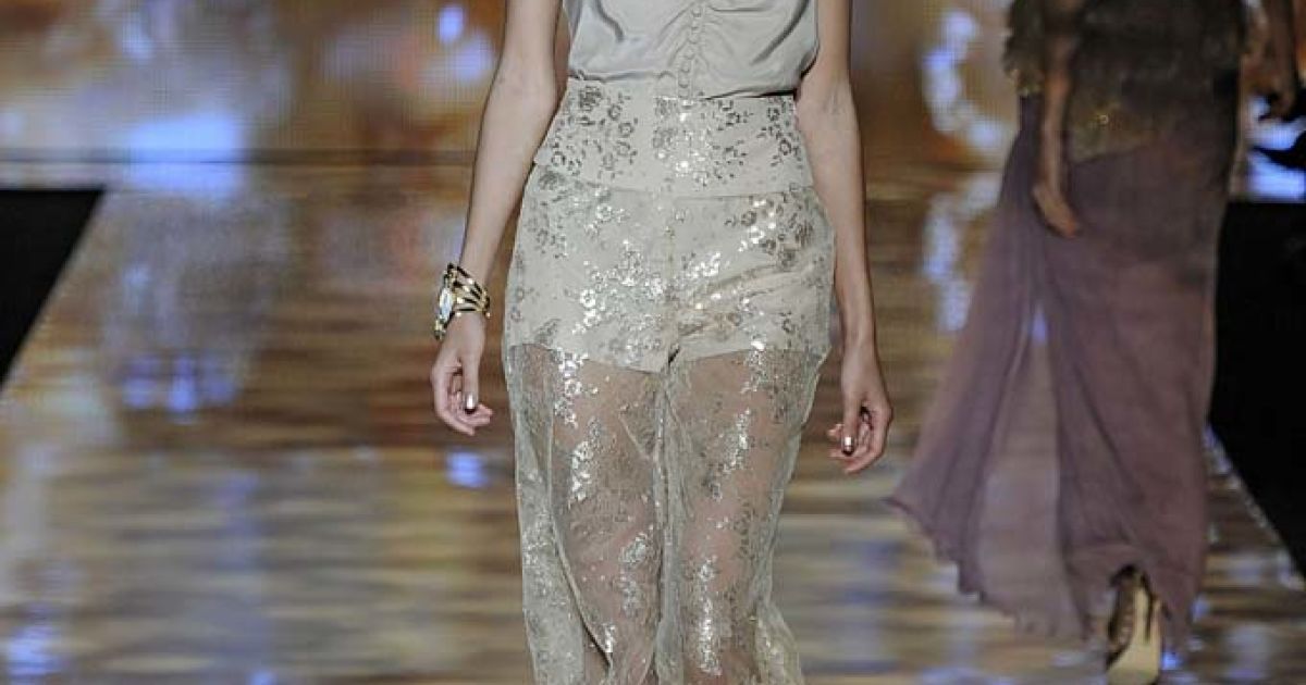 Badgley Mischka прет-а-порте весна-лето 2012 / © EastNews