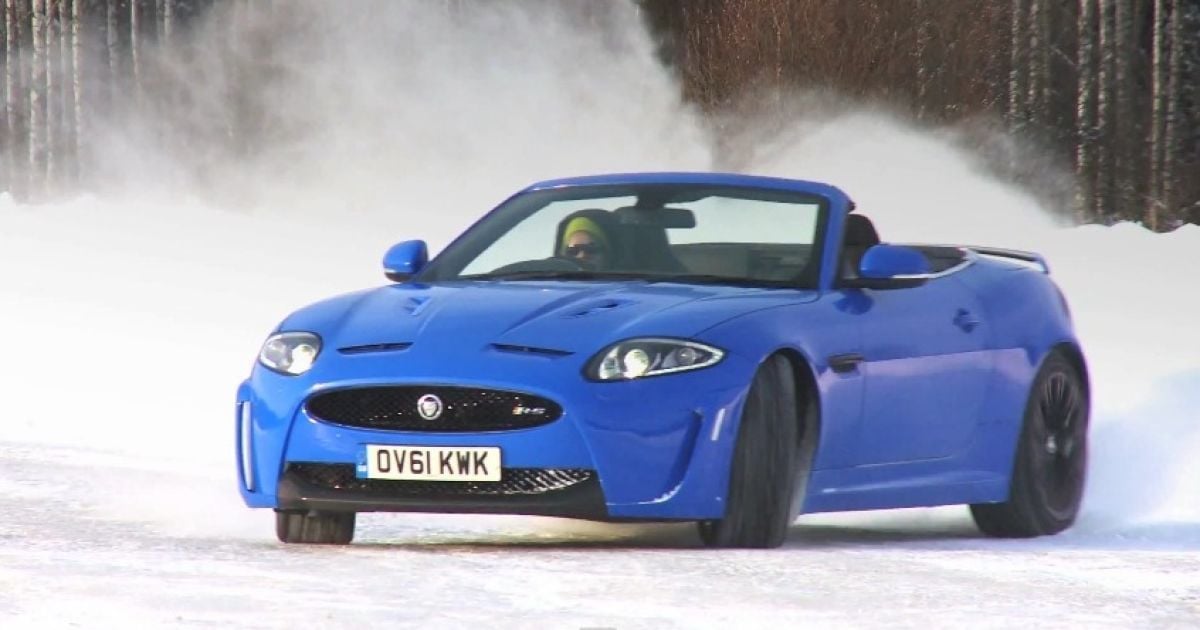 Пенсионерка на Jaguar показала зимний дрифт