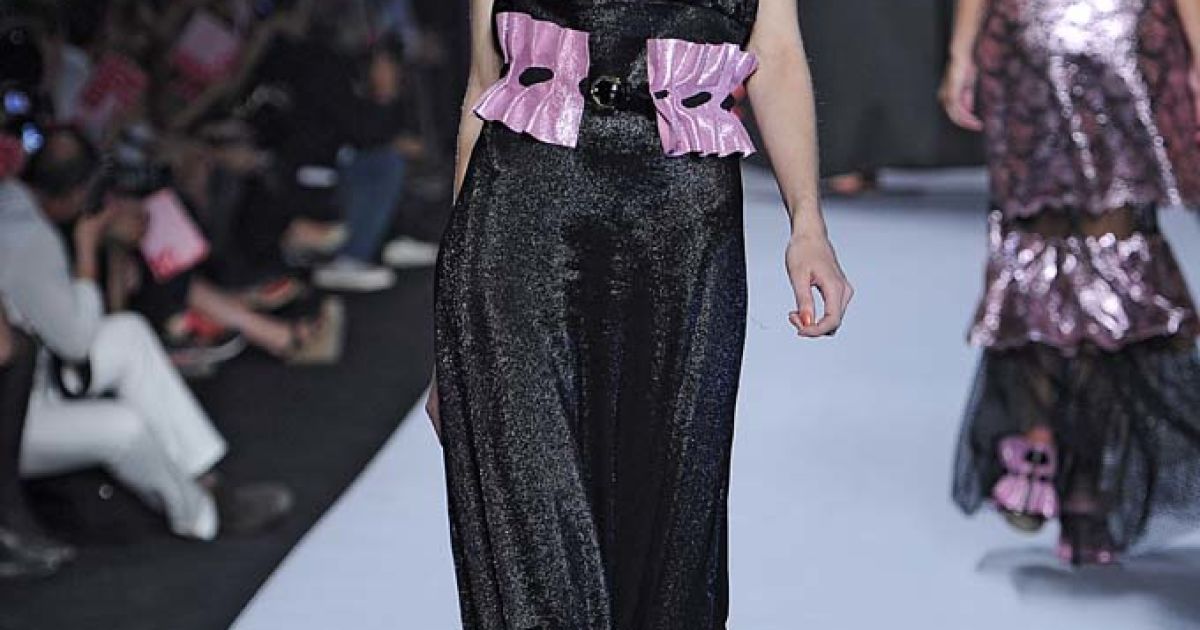 Viktor and Rolf прет-а-порте весна-лето 2012 / © EastNews