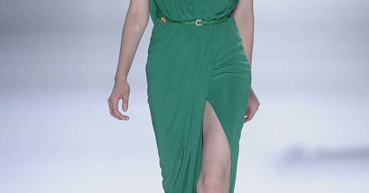 Elie Saab прет-а-порте весна-лето 2012 / © EastNews